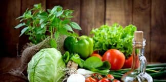 Alles was man für einen leckeren Salat braucht - aus dem eigenen Garten