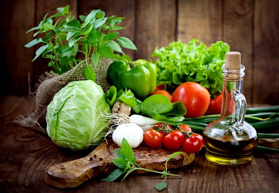 Alles was man für einen leckeren Salat braucht - aus dem eigenen Garten